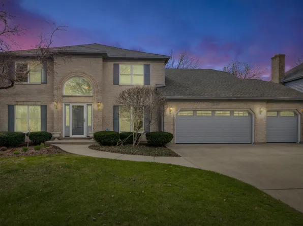 2643 Newport Dr, Naperville, IL 60565
