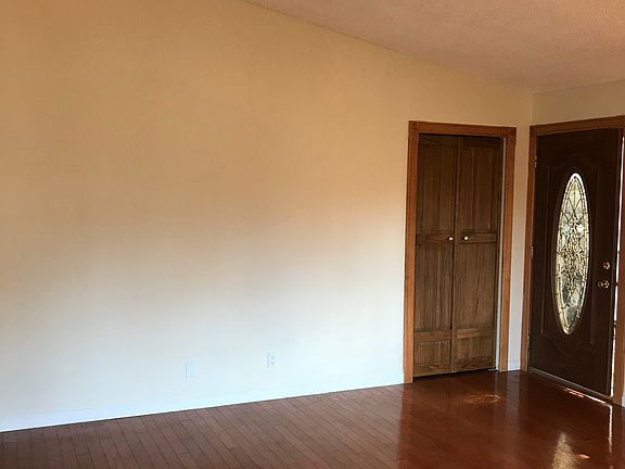 Upstairs- vaulted ceiling