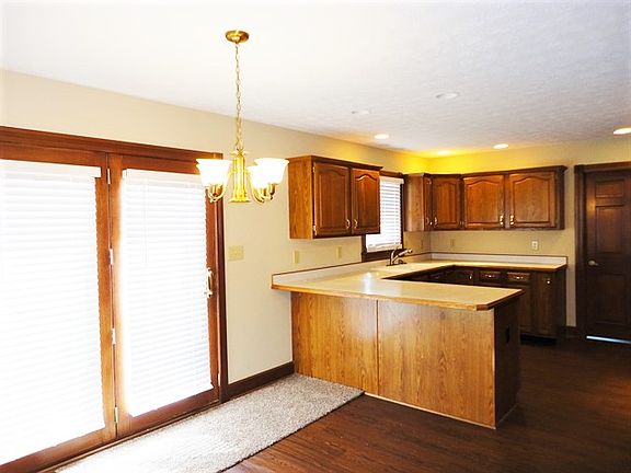 5th image of 1121 New Harmony Dr