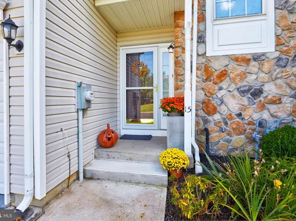 15 Farmington Ct, Bordentown, NJ 08505