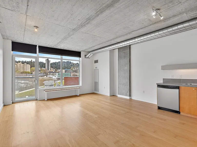 1926 W Burnside St #812 — Photo 9