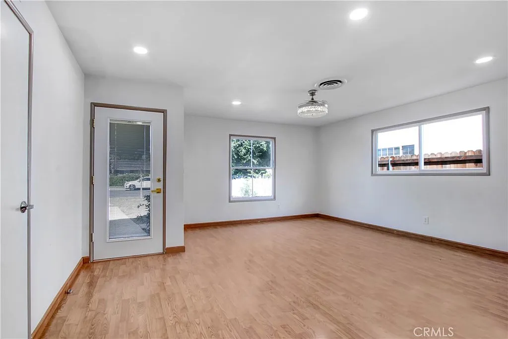 4 bed, 1570 sqft, $4,500 — Photo 3