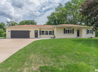 530 Forest Rd, East Moline, IL 61244