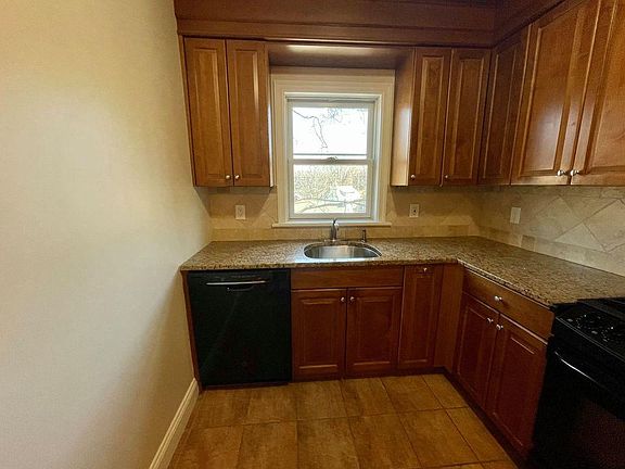 4th image of 5 Brandreth St APT 2C