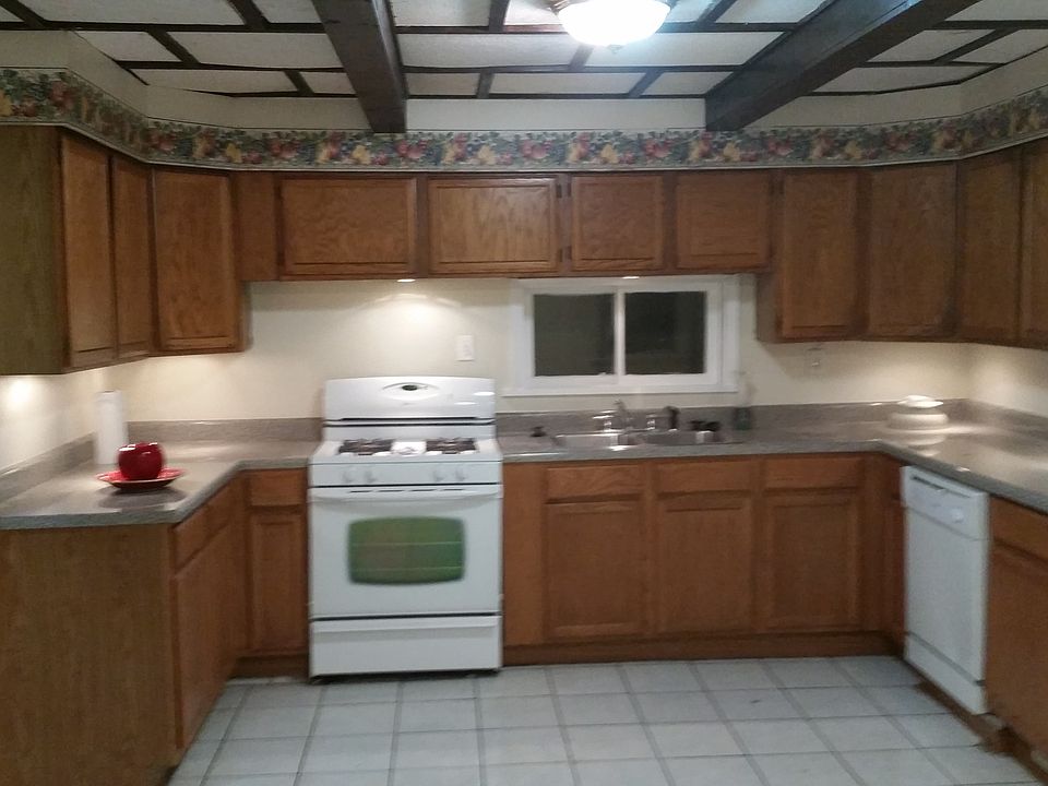 2nd image of 3631 N Ravenswood Ave
