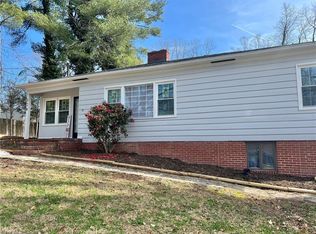 324 E Wilson St, Mount Airy, NC 27030