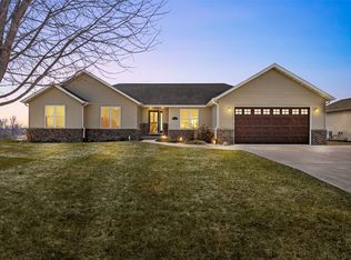 878 Daulton Dr, Tipton, IA 52772