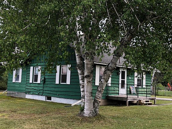 3rd image of 52 Sanford Ln