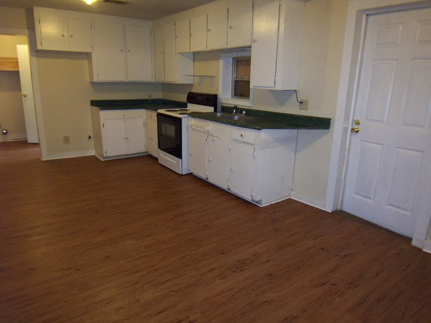 82 Catherine - Pineville, near Kees Park — Photo 2