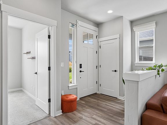 5th image of 4331 SE 65th Ave