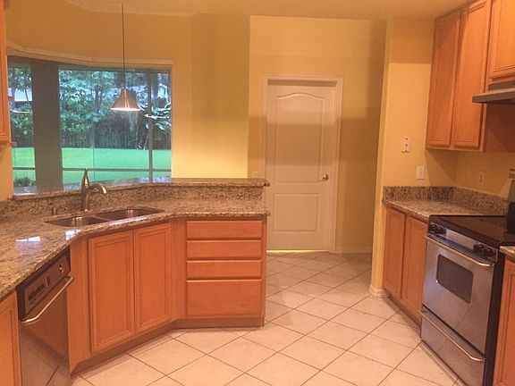 5th image of 610 Statenville Ct