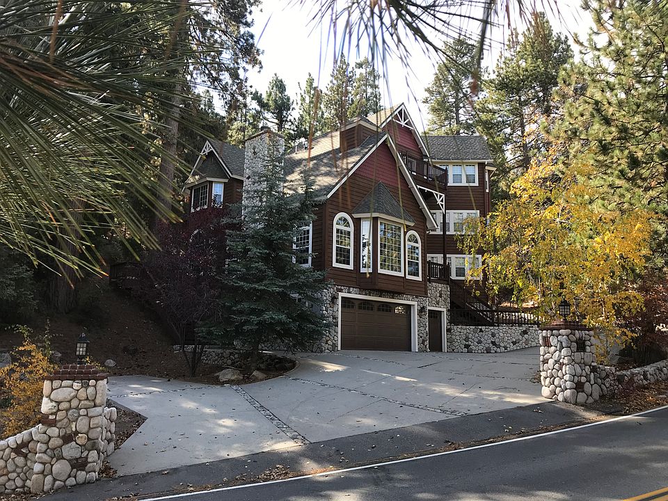 1st image of 284 Fairway Dr