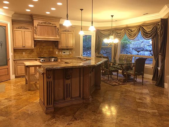5th image of 2348 Clubhouse Dr
