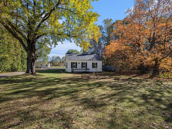 3741 Riverside Rd, Benton Harbor, MI 49022