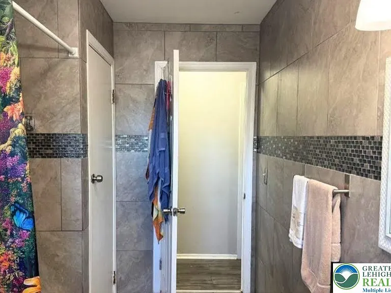 2413 S Church St — Photo 14