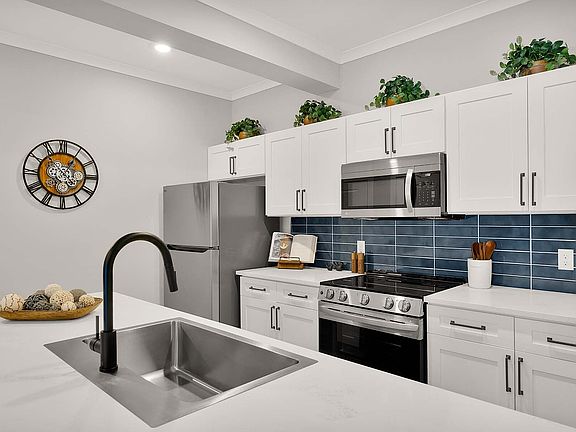 Pointe Grand Apartment Homes25