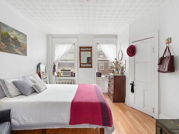 3rd image of 121 Mulberry St APT 6