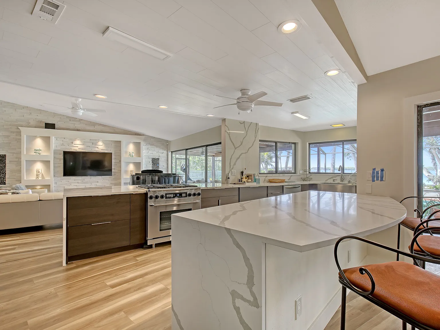 5 bed, 4600 sqft, $10,000 — Photo 3