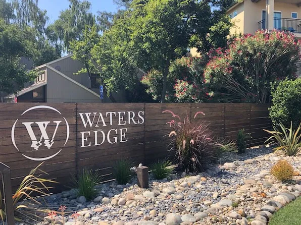 Waters Edge Apartments