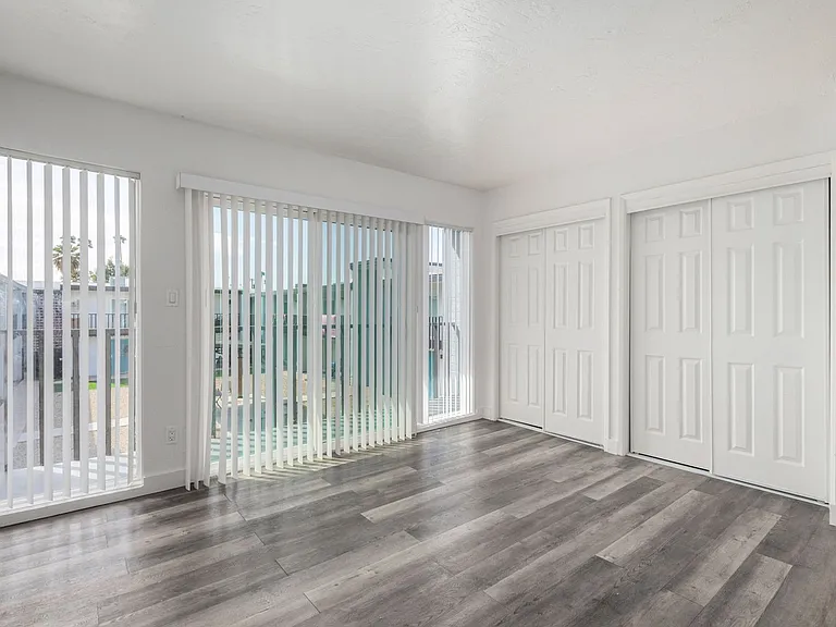 Madison Flats — Photo 11