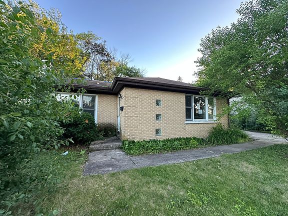 3rd image of 15240 Hilltop Dr