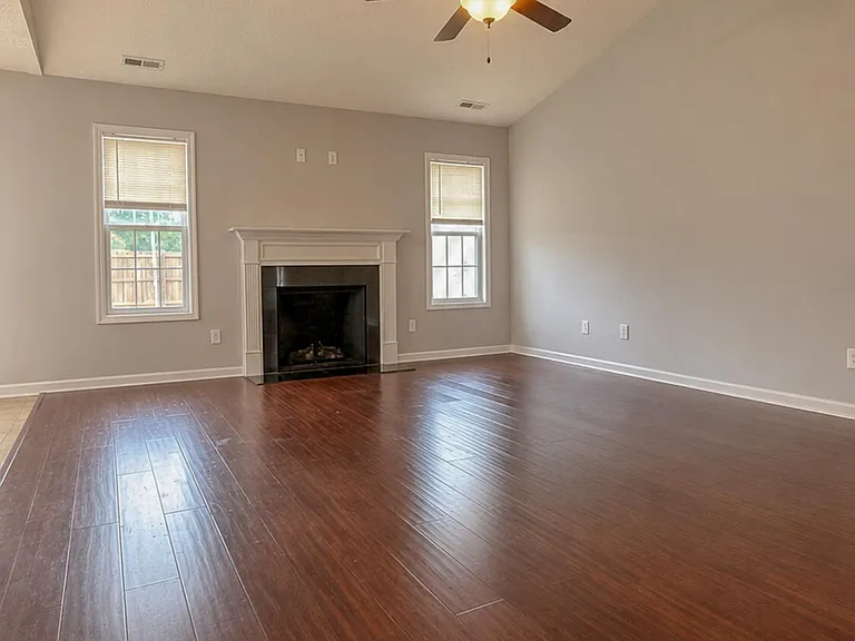 337 Kingston Rd — Photo 4