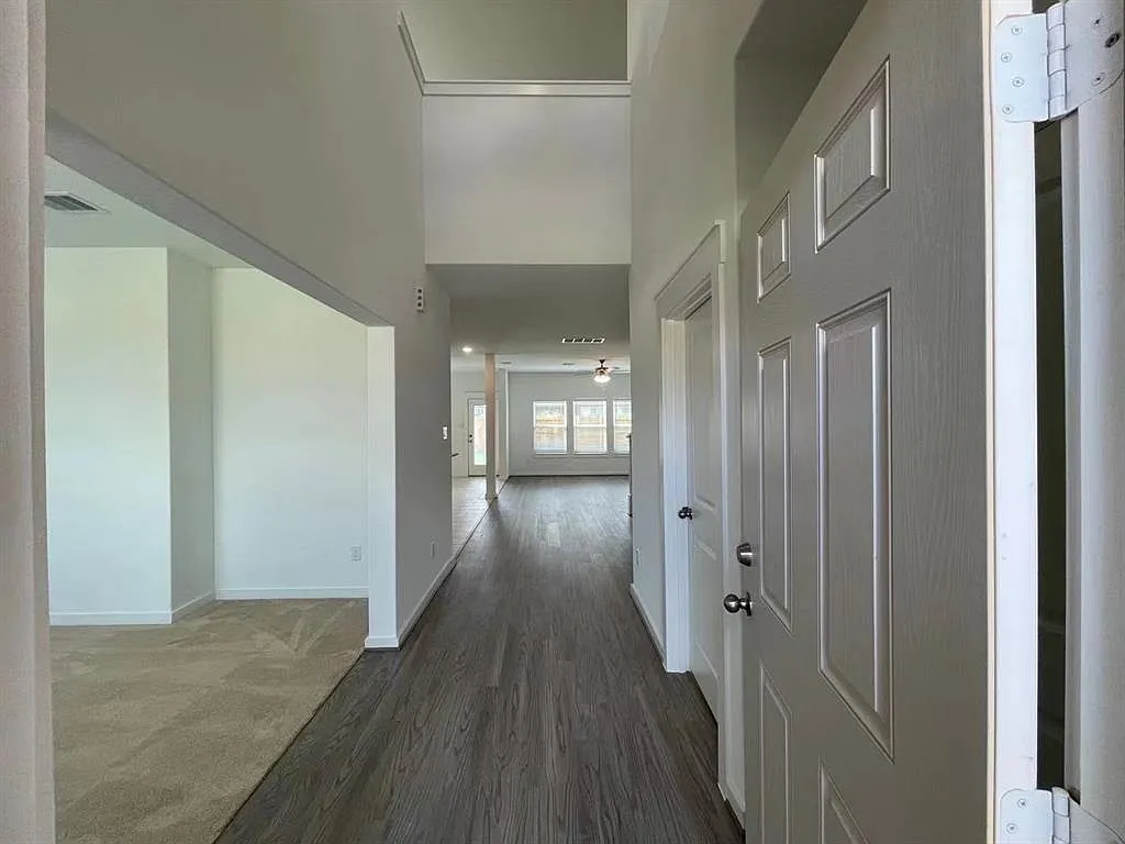 Building Photo - 815 Summer Village Way