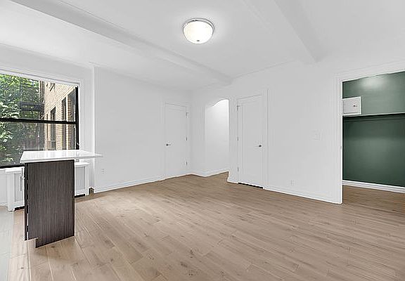 3rd image of 52 Clark St APT 4NO
