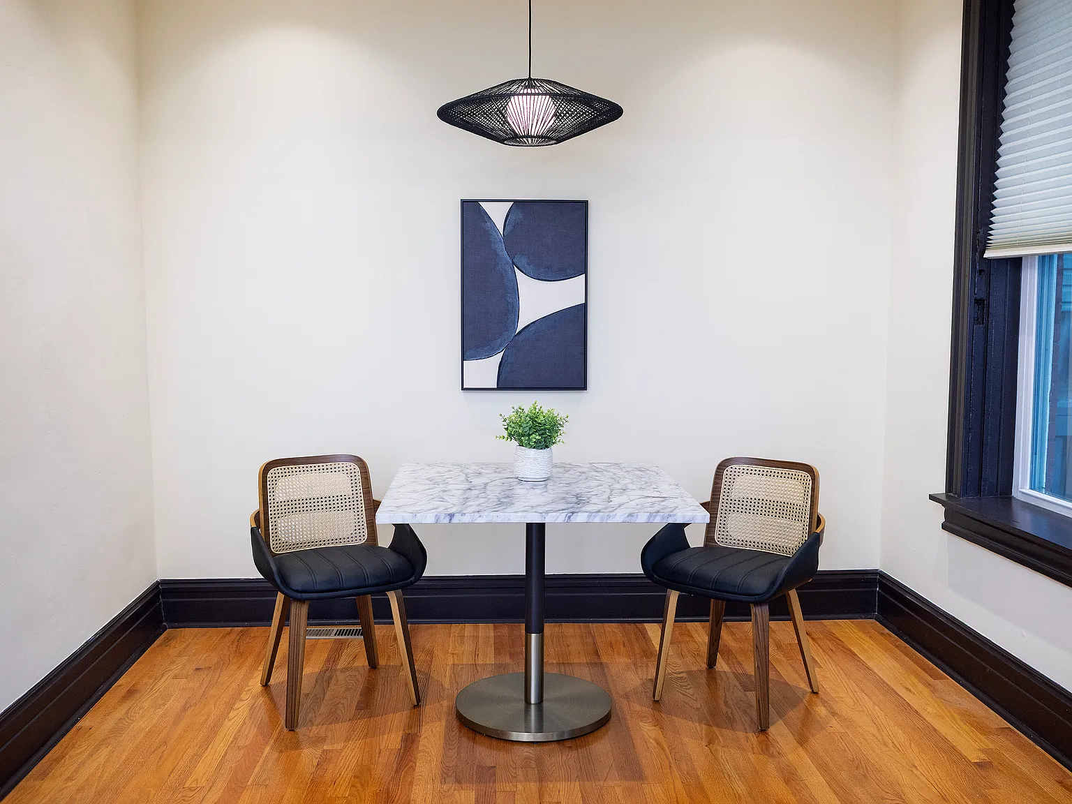 2 bed, 1250 sqft, $2,400 — Photo 4