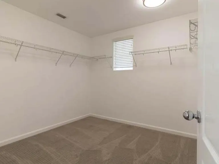 568 Engle Ct — Photo 6