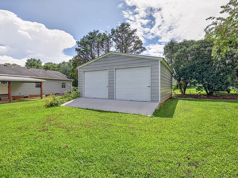 2504 Angelyn Dr — Photo 40