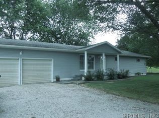 702 N Main St, Fillmore, IL 62032