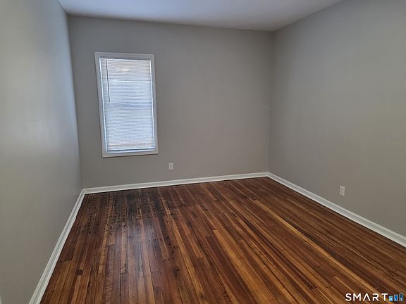 5th image of 248 Bassett St