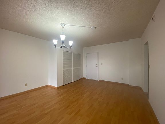 5th image of 90 Edgewater Dr #No219