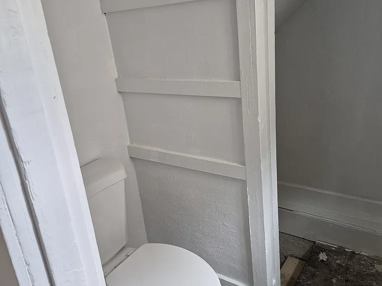 210 S Hedges St — Photo 7