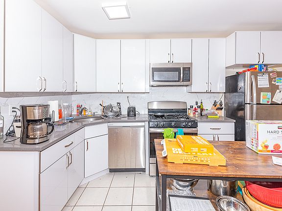 3rd image of 616 Kosciuszko St #1