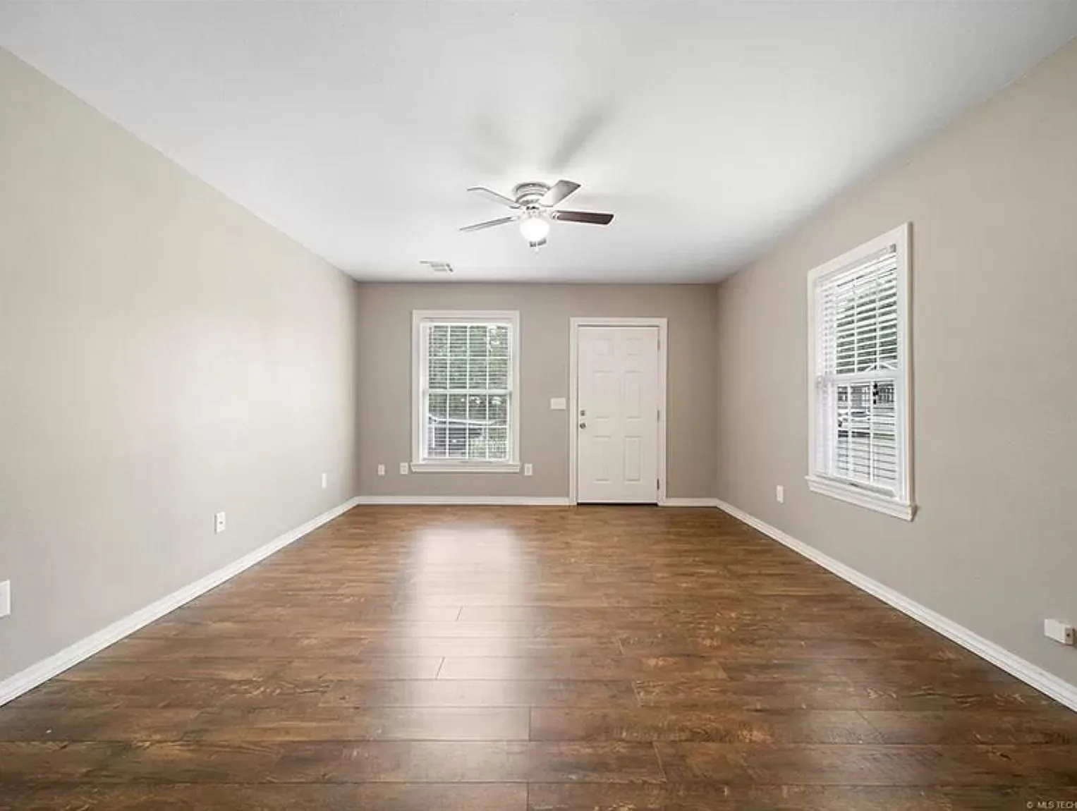 2 bed, 2.0 bath, 1008 sqft, $1,350 — Photo 4