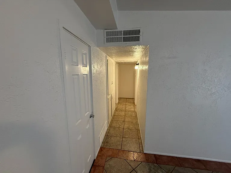 6010 N 32nd Ave — Photo 11