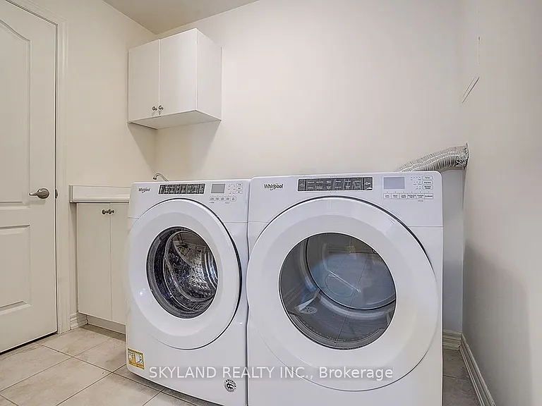 459 Dundas St E — Photo 5