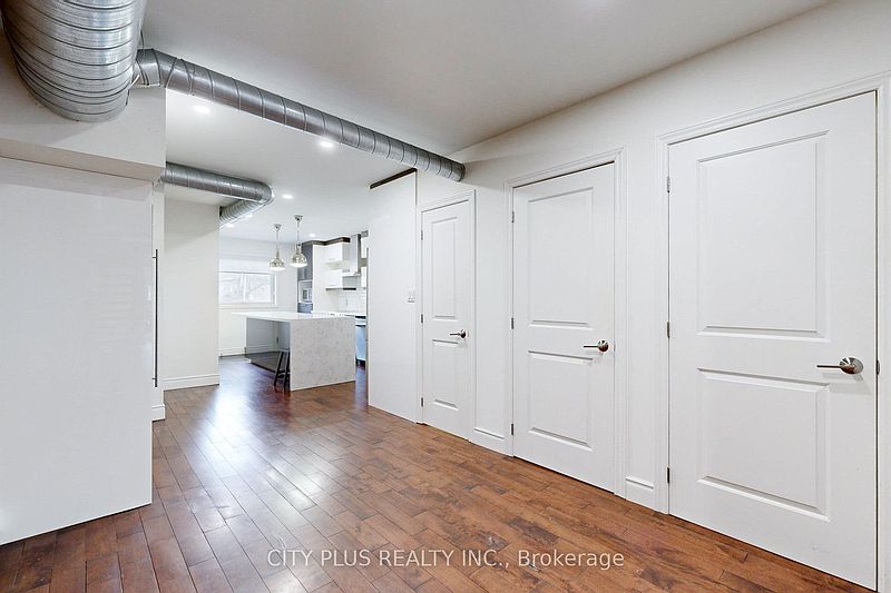 Toronto House for rent - 5 Bedrooms — photo 8