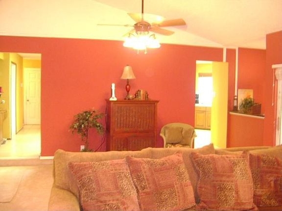 4th image of 402 Washington Dr
