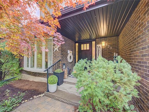 2nd image of 123 Candlewood Cres