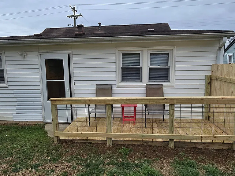 1405 Newton St — Photo 5