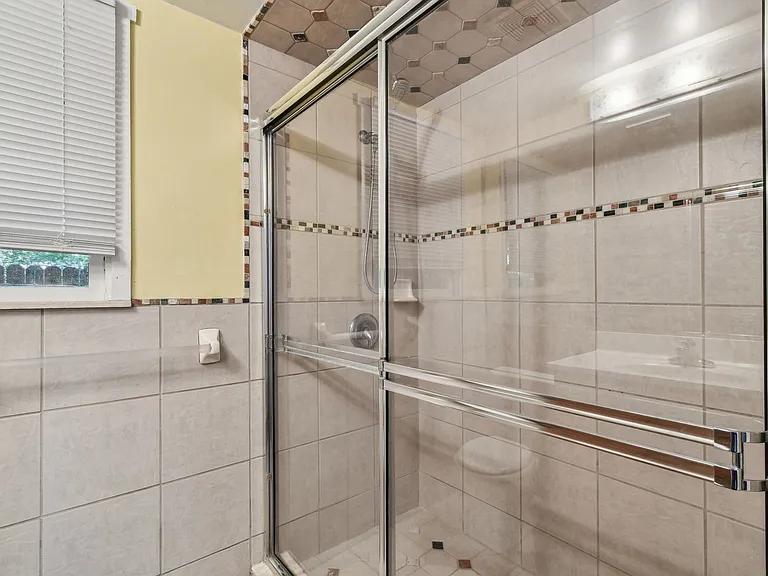 618 Louden Ave — Photo 37