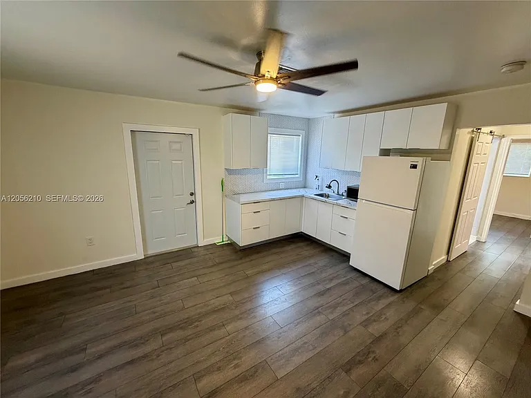 9340 Jamaica Dr — Photo 15