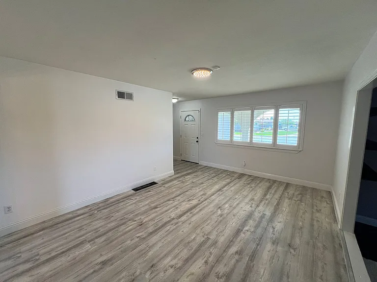 5753 Mohican Dr — Photo 5