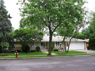 6140 Loren Dr, Minneapolis, MN 55417