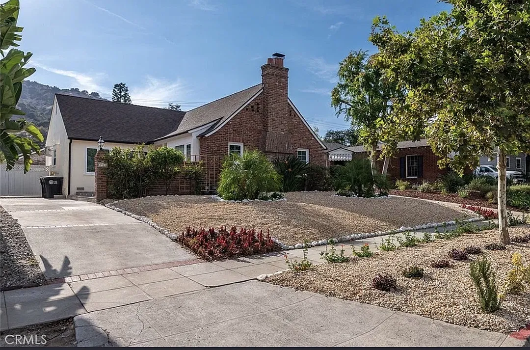 Bright Glendale Home with a Private Backyard — Photo 2