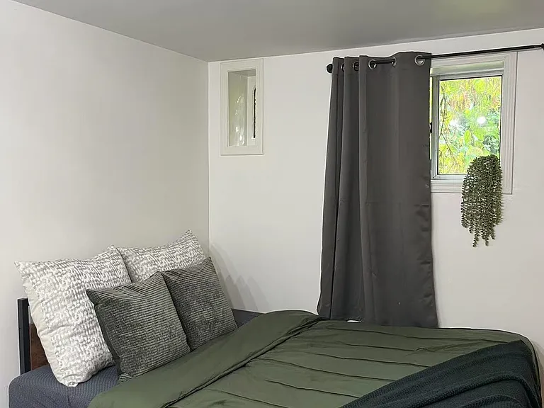 1517 Comox St #6 — Photo 8