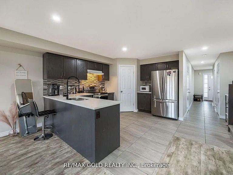 1357 Calais Dr — Photo 9